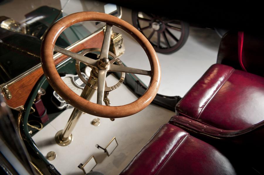 Интерьер Baker Electric Model M Roadster 1908 года  (фото 16 из 16)